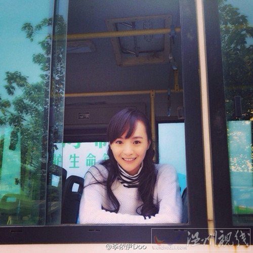 學霸美女李依伊圖片