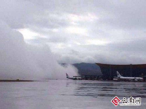 云南機場出現濃霧圖片
