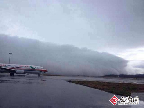 機場上出現云墻圖片