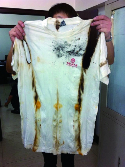 煎餅攤用內褲當油擦