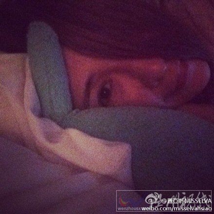 柯鎮東為蕭亞軒拍床照