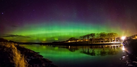 英國上空出現(xiàn)北極光 被波蘭攝影師拍下