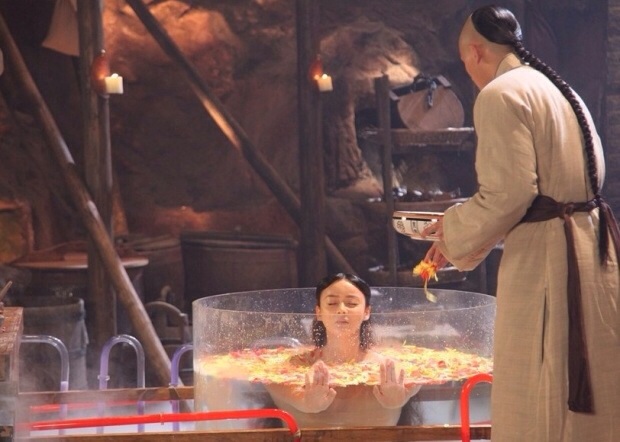 袁姍姍浴照像在蛋花湯里泡澡 袁姍姍泡澡時看著很肥