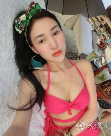 郭美美度假曬比基尼照