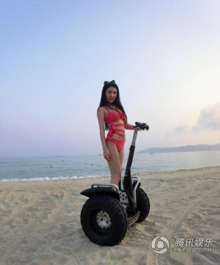 郭美美度假曬比基尼照