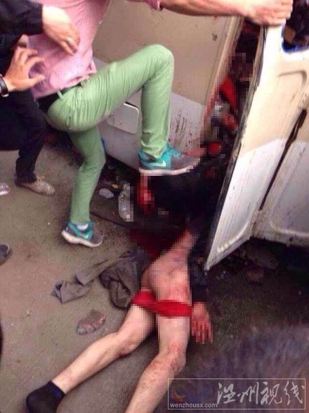 蒼南城管打人后反被群眾圍毆 城管被群眾打的渾身是血