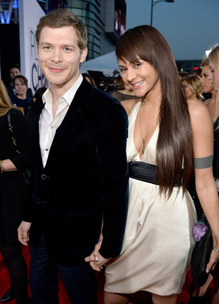 吸血鬼日記大k訂婚了 克勞斯和邦尼的媽媽懷特訂婚