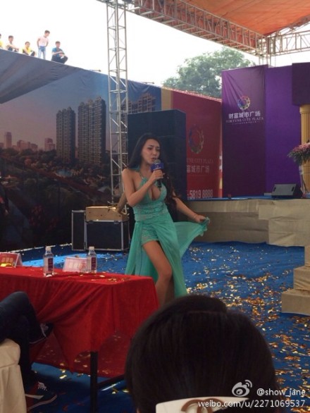 龔玥菲穿的像夏天