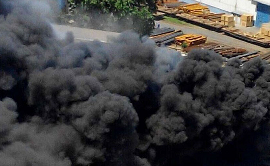 大連機車廠著火濃煙彌漫