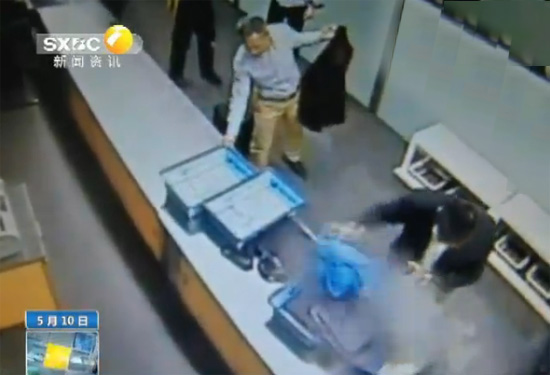 男子機場過安檢爆炸