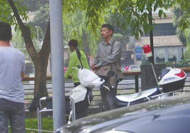 劉德華劇組工作人員和圍觀群眾沖突