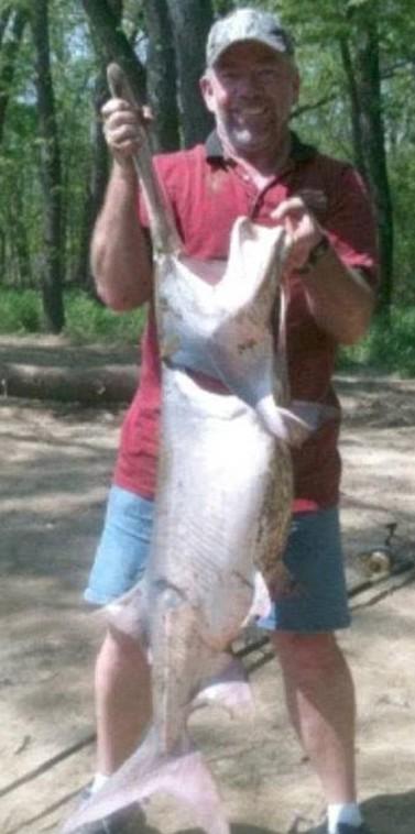 男子釣到巨型鱷龜