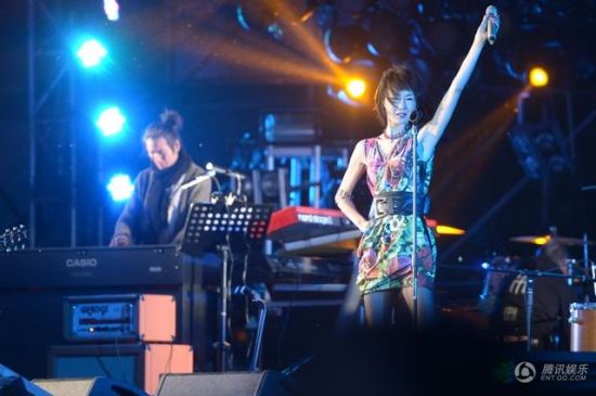 草莓音樂節張曼玉唱搖滾