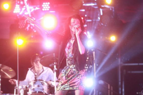 草莓音樂節張曼玉唱搖滾