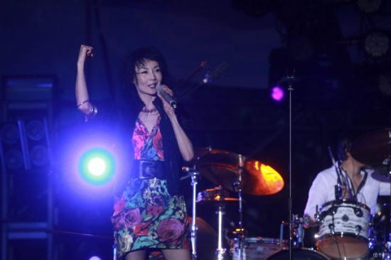 草莓音樂(lè)節(jié)張曼玉唱搖滾