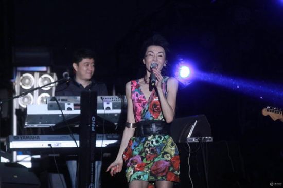 草莓音樂節(jié)張曼玉唱搖滾