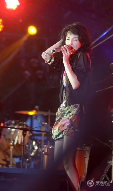 草莓音樂節張曼玉唱搖滾