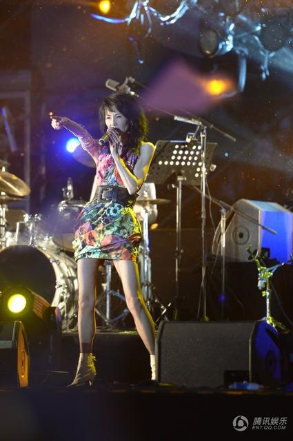 草莓音樂節張曼玉唱搖滾