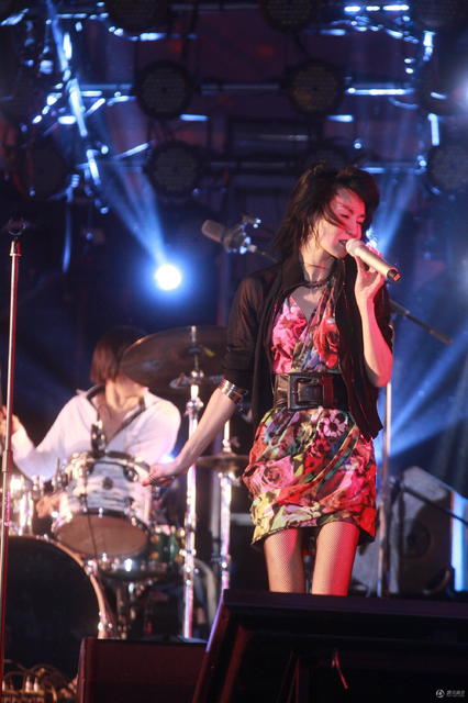 草莓音樂節張曼玉唱搖滾