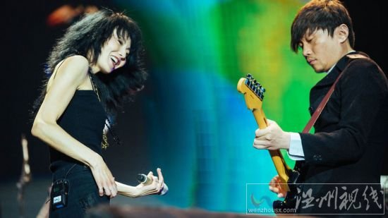 張曼玉唱歌跑調(diào)：2014上海草莓音樂節(jié)張曼玉唱歌圖片