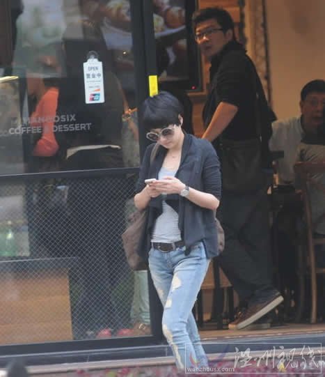 馬伊琍獨自外出和朋友吃飯