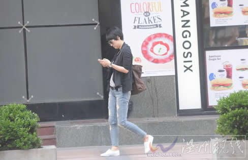 馬伊琍獨自外出和朋友吃飯