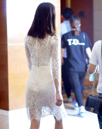 劉詩詩穿鏤空裙子