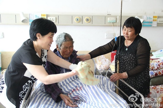 9旬老太雙目失眠 無人照顧腳上長蛆