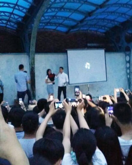 吉林大四學生向女老師求婚 學生和老師戀愛三年修成正果