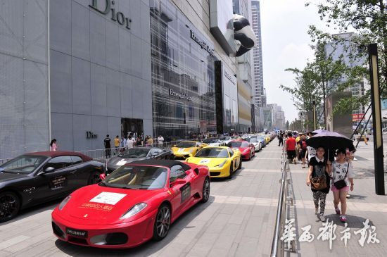 百輛豪車聚集春熙路