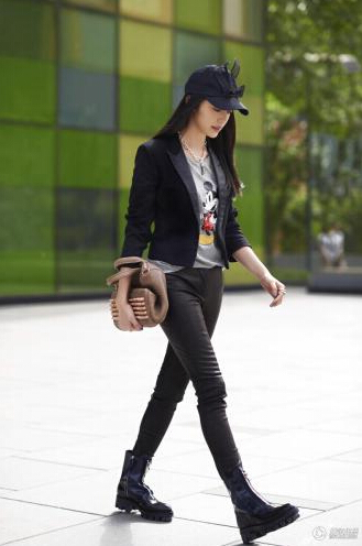 姚晨英倫風(fēng)格街拍照片