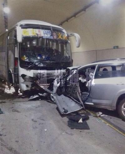 瑞安塔石隧道越野車客車相撞車禍