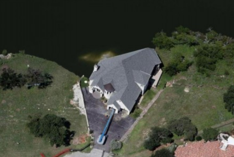 美國富豪燒自家豪宅