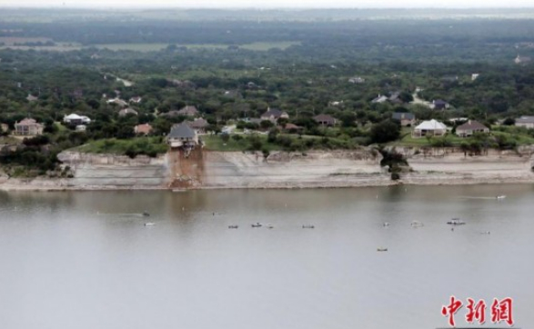 美國富豪燒自家豪宅