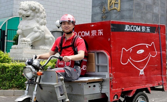劉強東送快遞 6月18日京東大促劉強東變身快遞哥