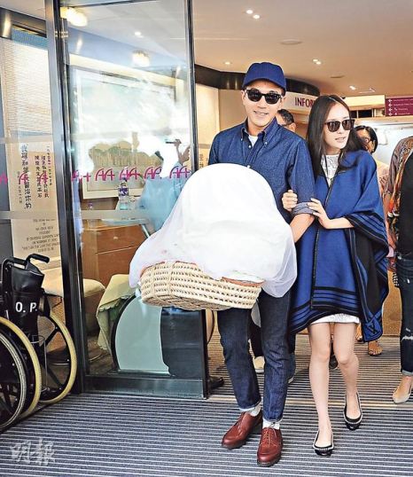 楊冪女兒小糯米首曝光