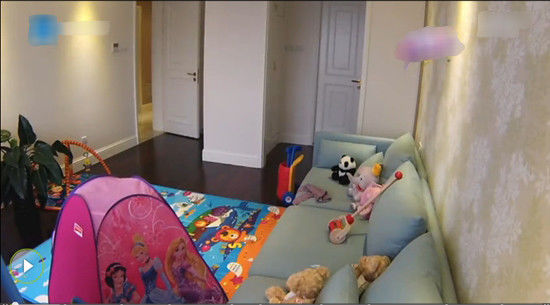 楊冪女兒小糯米首曝光