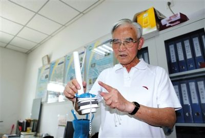 老人自制節(jié)水器