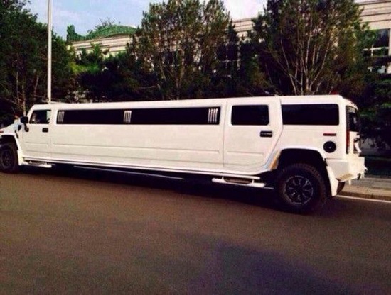 北京體育大學豪車云集 畢業典禮堪比豪華車展