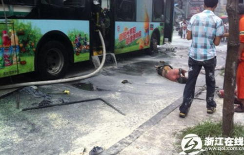 7路公交車燃燒起火