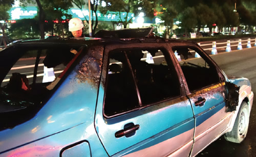 市區(qū)出租車(chē)自燃圖片