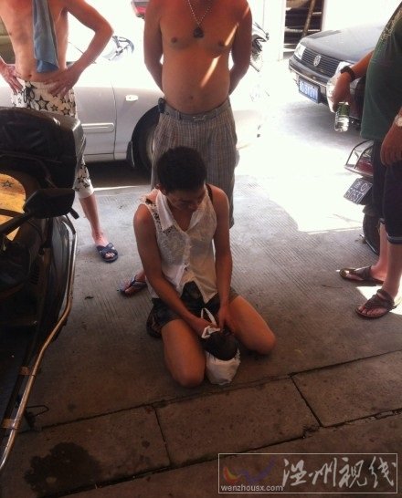 溫州市區一男子辦成女人到游泳館女更衣室偷窺