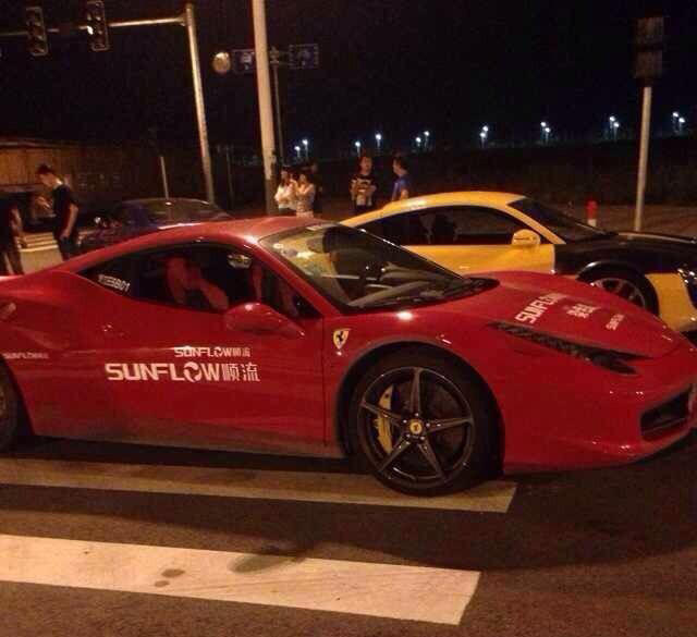 杭州灣新區(qū)30多輛超跑飚車
