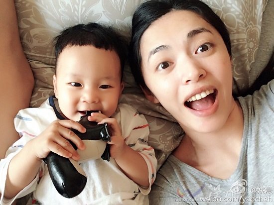 姚晨與兒子合影 姚晨兒子小土豆照片