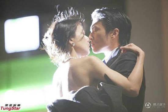 謝霆鋒高圓圓街頭擁吻照