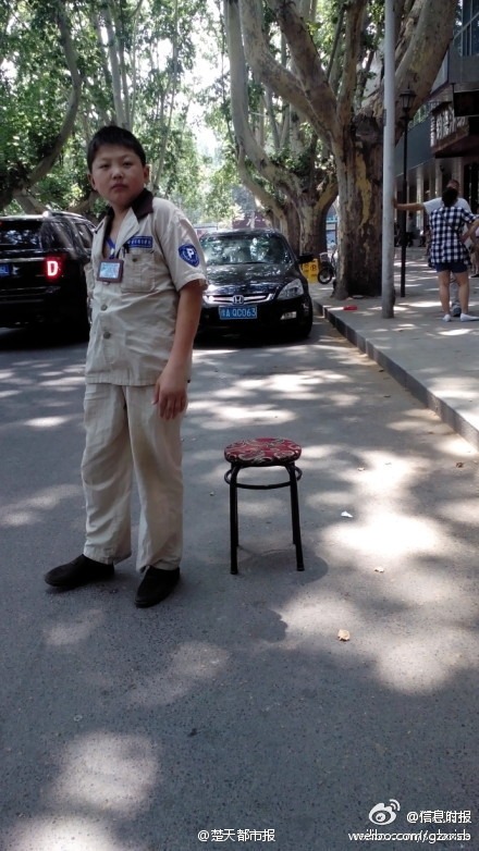 鄭州童顏收費(fèi)員的照片