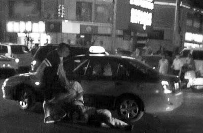 北京豪車男毆打的哥