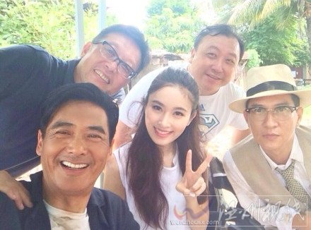 最美人妖poyd和周潤發(fā)合影