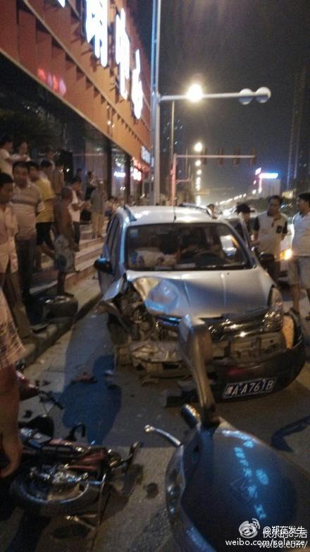 鄭州京廣路附近車禍