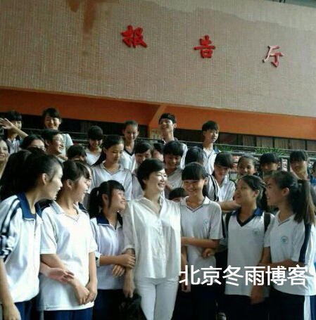 林青霞現身中學做演講